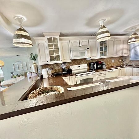 Beach Oasis 704 Lovely Daytona Ocean Front For 5 Sleeps Up To 12 Daytona Beach Eksteriør billede
