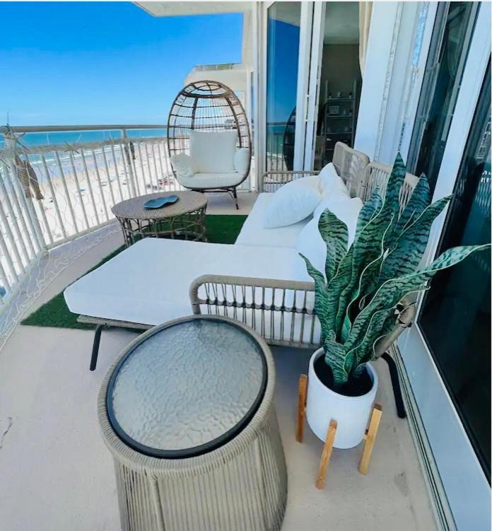 Beach Oasis 704 Lovely Daytona Ocean Front For 5 Sleeps Up To 12 Daytona Beach Eksteriør billede